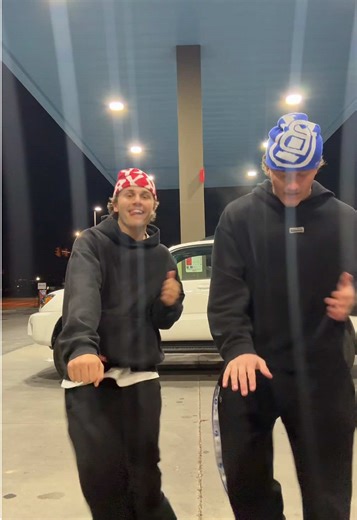 back at it 💙❤️ #foryoupage #cousintiktok #fyp #damn #beagoldfish @Tytan DeJong