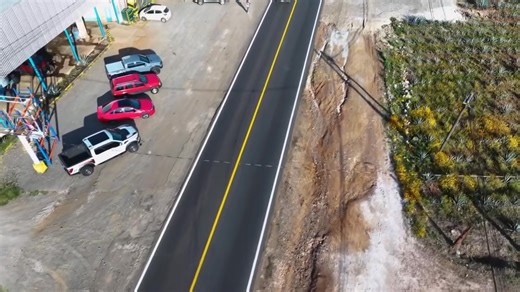 Como parte del Plan Carretero de Jalisco, a través de la SIOP concluimos la rehabilitación del acceso oriente de Arandas, donde intervenimos 2 kilómetros mediante trabajos de bacheo, renivelación y señalización integral. Estas mejoras fortalecen la conectividad hacia la zona tequilera y brindan mayor seguridad y eficiencia a quienes transitan diariamente por esta vía. En Jalisco, seguimos impulsando la infraestructura que conecta a nuestras regiones, para mejorar la calidad de vida y la movilida