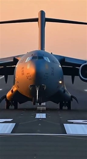 C 5M Super Galaxy landing