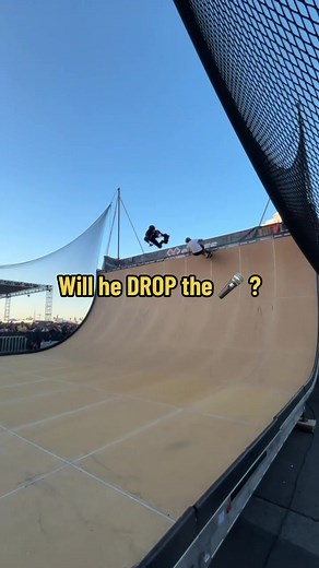 Never drop the mic! Jason Ellis multi-tasking on another level #skateboarding #vert