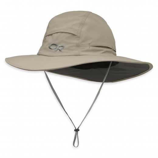 The ideal wide-brimmed hat for golf