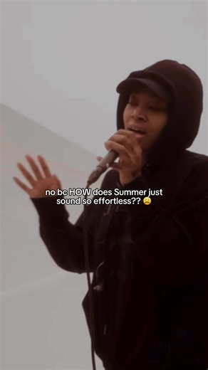 Summer Walker's Smooth Vocals: A Live Performance