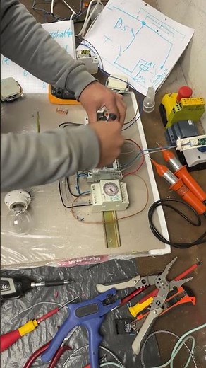 Connecting a twilight switch with a timer #electrician Livestream Highlight