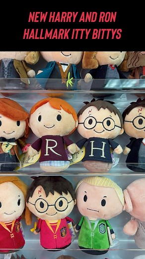 Mamta Datwani ✨ Harry Potter Lifestyle on Instagram: "Two new Harry Potter Itty Bittys for the collection 😍 Love collecting these Harry Potter Itty Bittys plushies from @hallmarkstores ✨ The new Harry Potter and Ron Weasley in their Christmas jumpers itty bittys are adorable⚡️ What do you think of these iitty Bittys? Harry Potter Collector Wizarding World Style #harrypotter #ittybittys #harrypotterittybittys #hallmarkittybittys #harrypottercollector #harrypottercollection #harrypottertoy #harry