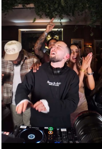 Mastering Crowd Control in DJing