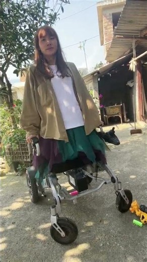 Lvy DAK amputee lifts herself up in her wheelchair