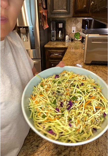 Broccoli Ramen Slaw! #slaw #broccoli #ramen #sogood #easy #dinner #fyp | broccoli ramen salad