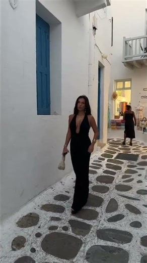 POV: You found the perfect summer dress in Greece 🖤