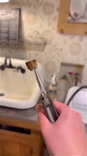 🫡 send this to your friends! This is an easy fix to a simple sensor issue with your washer that you might not have known about! Those little filters can get super clogged and causes sensor issues and not allow any water to enter your washer. A simple cleaning and you are back in business! . . #homehack #hack #cleaning #clean #laundry #laundryhack #tip | The Sassy Barn