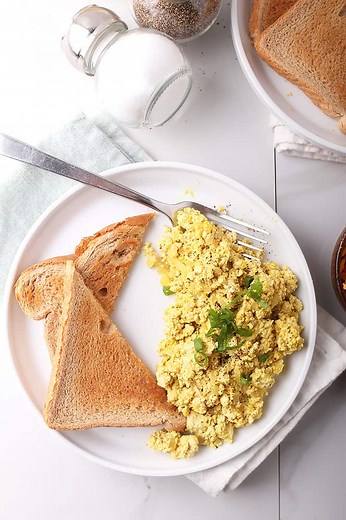 5-Minute Vegan Scrambled Eggs
