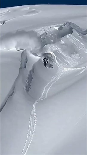 Epic Snowboarding in Deep Powder ❄️ Extreme Ski Adventure #Shorts