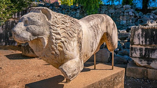 Chimera vs. Manticore: Key Differences, Origins, and Links to Reality