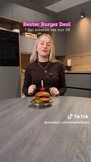 Falls du noch einen Grund brauchst, zu mömax zu fahren. 😌 Hier ist er: Burger um 2 €! 🍔 Gern geschehen. 😉 Jetzt nur für kurze Zeit - also schnell ins Mia Cucina Restaurant! 🏃🏼‍♀️💨