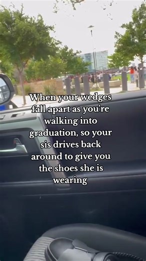 Graduation Fail: Walking with Broken Heels at Graduation