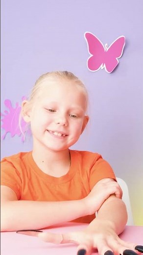 S'entraîner à faire des designs d'ongles ? 💅 Collez d'abord des ongles artificiels ! 🖌️