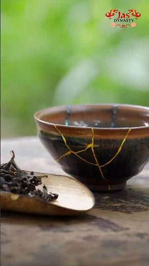 How the Japanese Turn Broken Pottery into Gold #shorts #kintsugi #art