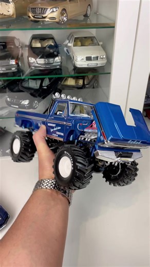 1/18 Scale Bigfoot Monster Truck by Greenlight - Monster Truck Toys