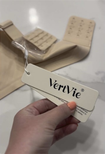 The MOST comfortable bra ever! Meet Vertvie’s wire-free, seamless bra. It has it all - lace, push-up, comfort and 4-row adjustable hooks for the perfect fit. I highly recommend checking it out for every day use! Great quality for an even better price 🤩 #vertvie #vertiviebra #bra #supportbra #pushupbra #comfortable