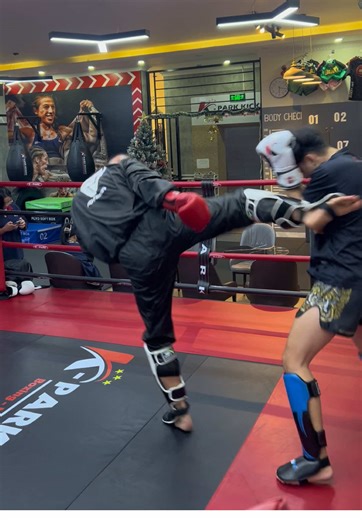 Tình cảm thầy trò đi lên 😀#Muaythai #Boxing