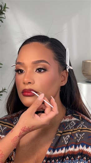 ATLANTA + DESTINATION GLAM | CONTENT CREATION on Instagram: "i was sooo excited over this look!! lol i haven’t done a red lip in YEARSSSS. it’s red lip seasonnnnn 💋 ✨lip combo✨ liner: @makeupforever limitless brown lipstick: @maccosmetics effortless"