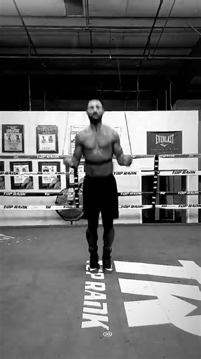 🔥 @specialkellbrook #boxing #boxeo #boxingactive #boxingtraining #boxingfitness #kellbrook #crawfordbrook