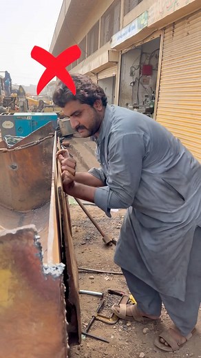 great skill of closing the gap of bucket plate with new technology of a Pakistani welder#welding