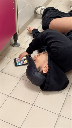 Euuuh on a un nouveau jeu mais Lilian a pas apprécié 😂 #stunt #chill #humour #acrobatics #cascadeur