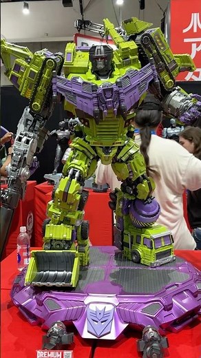 Insane 3 foot devastator revealed at SDCC from Premium collectible studios #transformers #devastator