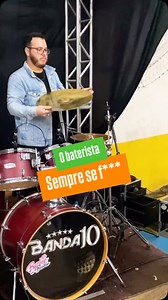 95K views · 518 reactions | O baterista sempre se f*** #músico #someluz #someiluminação #audionaestrada #som #audio #sonorização #backstage #eventos #sound #dj #sonido #soundsystem | Áudio na estrada. | Facebook