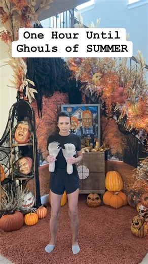 One hour till the SPOOKY FUN BEGINS! Ghouls of Summer ….. Who’s getting ready to be MUMMIFIED? Get your ticket now…. Link in comments 👻 | Ba Bam Wreaths