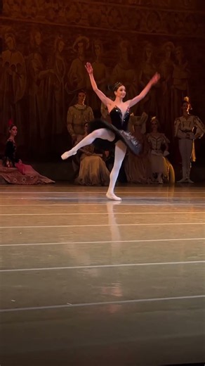 Maria Bulanova's spectacular fouettés in Swan Lake (Mariinsky Ballet)