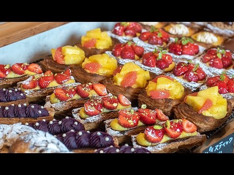 Bakery that bakes croissants, Danish pastries, and hard bread from midnight