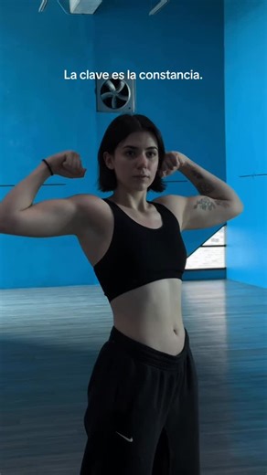 Zoe V. Debroy on Instagram: "Ya 4 años teniendo una obsesión con hacer ejercicio. No es un camino recto, hay muchos altos y bajos, lesiones, enfermedades, pero me he mantenido constante, porque el gym no solo es estética. Muchas veces es paz, tiempo a solas, salud y demás. Ánimo, se constante 🙂‍↔️ #zoedebroy #parati #fyp #gym"