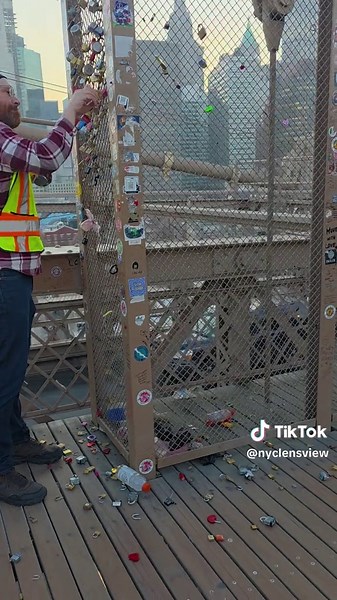 Removing Love Locks from Brooklyn Bridge