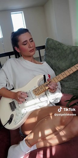 Jams jams jams #riffchallenge #riffoff #fender #fenderguitars #riff #blues #guitar #guitartok #jam #rockguitar #guitarsolo #solo #stevierayvaughan #jimihendrix