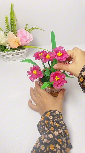 :: Kali ini bunga nya dari tempat jely jajanan anak2.. semoga bermanfaat 🥰🙏 #idep5 #idekreatif #daurulang #diyprojects #plastikbekas #jely #mikajely #fyp #jangkaunluas | Dewi Astuti Abdullah