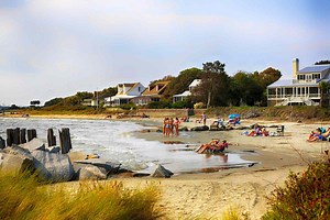 This South Carolina Beach Town Is A Secret Locals Are Keen To Keep