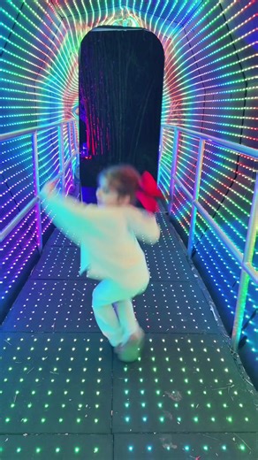 Happiest when dancing in Christmas lights 🎄✨ #dance #cheer #cheerleading #foryou #foryoupage