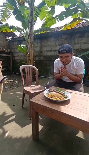 Tiba-tiba oyen jadi juri masakan
