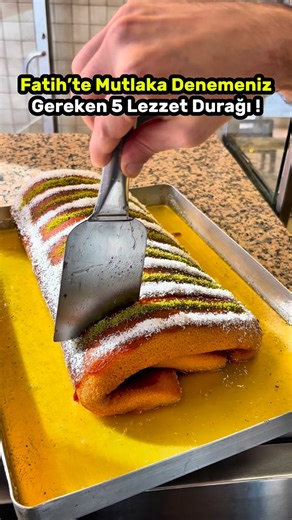 Ahmet Okyar Okatan on Instagram: "Fatih’te 5 Lezzet Durağı İstanbul Fatih’te mutlaka denemeniz gereken 5 lezzet durağını paylaşıyorum. ✅ÖzKilis Lahmacun ve Kebap; soğanlı ve sarmısaklı lahmacunu yedim. Tadı gayet lezzetli. 💰Lahmacun 140₺ 💰Ayran:40₺ 📍Akşemsettin Mah. Bedrettin Simavi Sk. Fatih. ☎️ 0212 523 44 57 ( Pazartesi kapalı) ⏰12:00- 21:00 ✅ Parlar Pastanesi: Fatih Sarması çok meşhur. İstanbul’da yapan 2 yerden birisi. Revanisi de çok meşhurmuş. Ben yarım kilo Fatih Sarması aldım. Tadı g