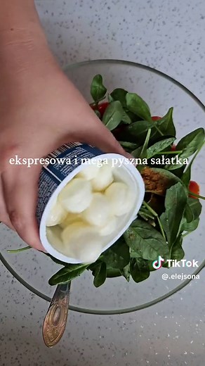 Pyszna sałatka z kaszą kuskus – szybki przepis