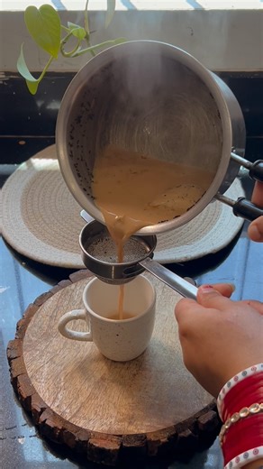 Working woman life isn’t easy @ipoojabhagyal #poojabhagyal #weekendvibes #sunday #minivlog