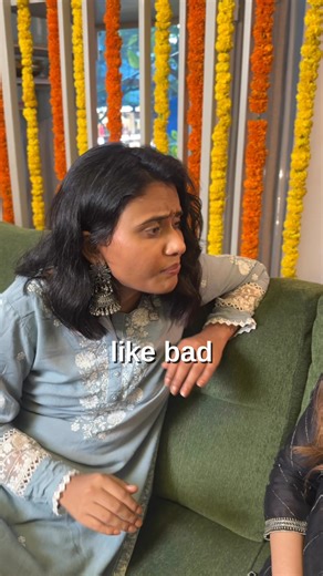 It’s two days before Diwali, you’ve got your lehenga ready, jewellery on point… and suddenly...dry flakes everywhere! ❄️😳 Enter Bare Anatomy Anti-Dandruff Shampoo & Conditioner Combo to save the day! 🙌 💡 Why it works: 🧼 Salicylic Acid – exfoliates scalp buildup & flakes 🌿 Rosemary – controls frizz & adds shine Clinically proven to reduce dandruff by up to 100%* and keep your hair soft, manageable, and photo-ready 📸✨ This Diwali, don’t stress about flakes just glow from scalp to tips! 💃💛 