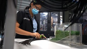 La industria de arneses ha demostrado su capacidad para avanzar, tecnificar sus procesos y contribuir al desarrollo del país mediante la producción de componentes eléctricos, generando 20 mil empleos directos y 60 mil indirectos. #Arneses #Maquila #Industria #Empleo | Asociación Hondureña de Maquiladores