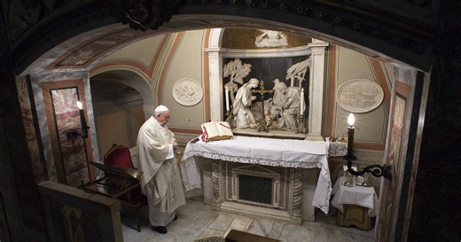 Crowds await arrival of Pope Francis' coffin