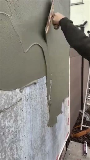 Renewing wall plaster with a fresh new layer