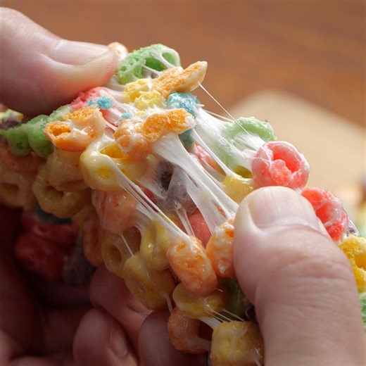 【なんだこれ？】カラフルな不思議食感のお菓子を作ろう！ / Colorful Cereal Bar レシピはこちら！https://www.buzzfeed.com/jp/keishimatsuma/colorful-cereal-bar | Tasty Japan