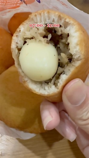 Bánh Bao Chiên & Bánh Tiêu Tân Định – Hương Vị Tuổi Thơ Giữa Lòng Sài Gòn Ngày Bán Cả Ngàn Cái