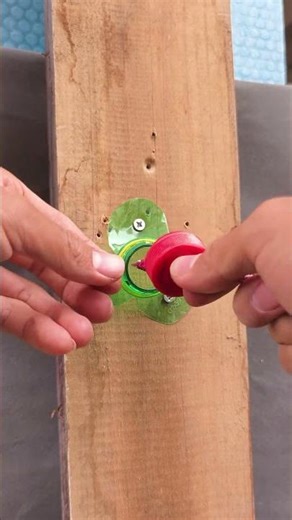 Making a clothes drying rack using bottle caps
