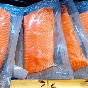 ASMR BABY SQUID, RAW BEEF, SALMON, SEA GRAPES MUKBANG | Boki ASMR Show